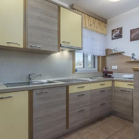 Villa Ales Karigador