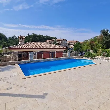 Villa Ales Karigador