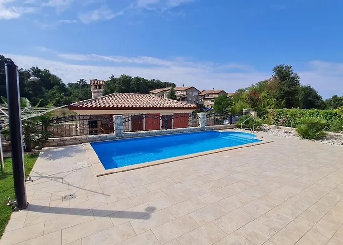 빌라 Ales 카리가도르